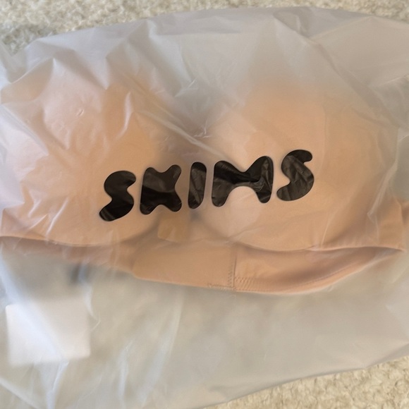 [Skims] NWT Smoothing Full Coverage Lightly Lined Bra - Picture 6 of 6